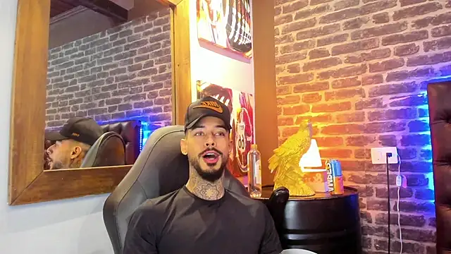 Snapshot of VinzenzRizzo chatting on 11.19.25 VinzenzRizzo online show from 11.19.25