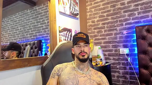 Snapshot of VinzenzRizzo chatting on 11.23.25 VinzenzRizzo online show from 11.23.25