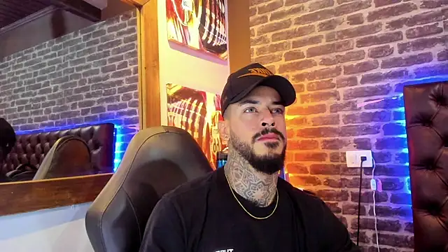 Snapshot of VinzenzRizzo chatting on 12.03.25 VinzenzRizzo online show from 12.03.25