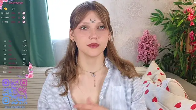 Snapshot of Lunabate chatting on 10.10.25 Lunabate online show from 10.10.25