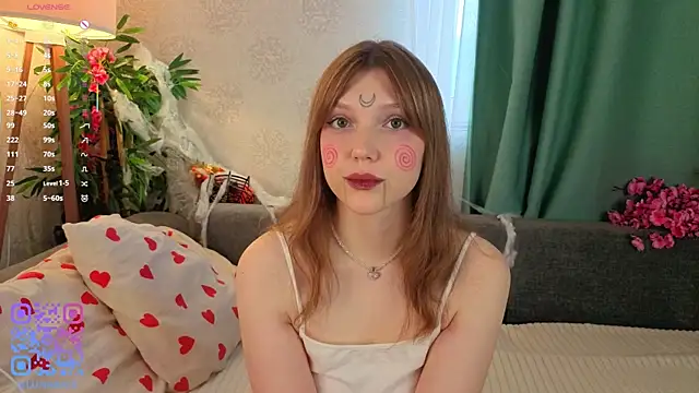 Snapshot of Lunabate chatting on 10.31.25 Lunabate online show from 10.31.25