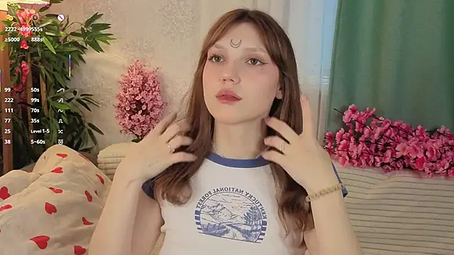 Snapshot of Lunabate chatting on 11.07.25 Lunabate online show from 11.07.25