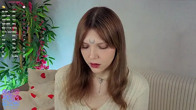 Snapshot of Lunabate chatting on 11.21.25 Lunabate online show from 11.21.25