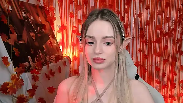 Snapshot of JuliaBrewwer chatting on 10.27.25 JuliaBrewwer online show from 10.27.25