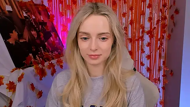 Snapshot of JuliaBrewwer chatting on 11.17.25 JuliaBrewwer online show from 11.17.25