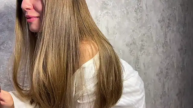 Snapshot of LushMira chatting on 10.26.25 LushMira online show from 10.26.25