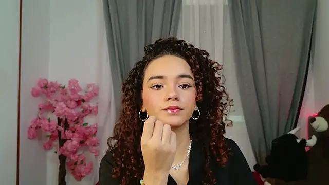 Snapshot of Taylor_Tina chatting on 10.09.25 Taylor Tina online show from 10.09.25