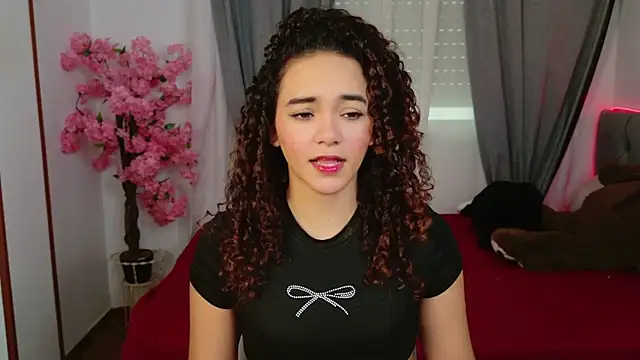 Snapshot of Taylor_Tina chatting on 10.10.25 Taylor Tina online show from 10.10.25