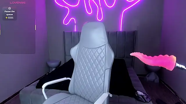 Snapshot of Sabrina_bloom chatting on 09.13.25 Sabrina bloom online show from 09.13.25