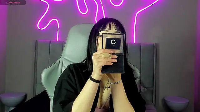 Snapshot of Sabrina_bloom chatting on 09.20.25 Sabrina bloom online show from 09.20.25