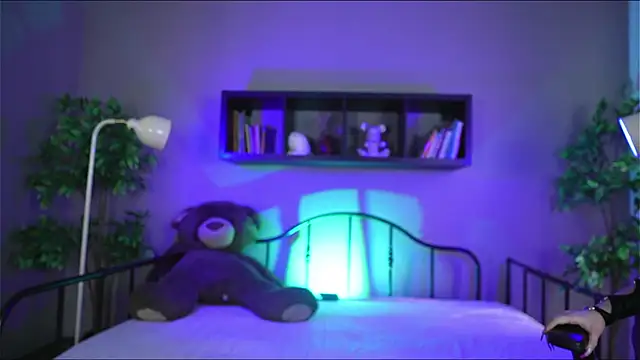 Snapshot of Sabrina_bloom chatting on 10.28.25 Sabrina bloom online show from 10.28.25