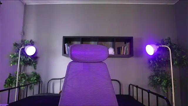 Snapshot of Sabrina_bloom chatting on 12.01.25 Sabrina bloom online show from 12.01.25