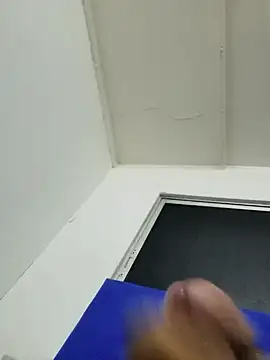 Snapshot of jhoi95 chatting on 12.18.25 jhoi95 online show from 12.18.25