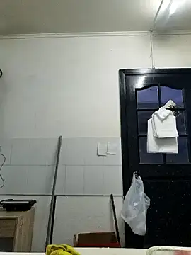 Snapshot of jhoi95 chatting on 12.21.25 jhoi95 online show from 12.21.25