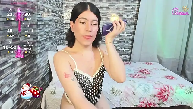 Snapshot of xxxEmmaxx chatting on 12.17.25 xxxEmmaxx online show from 12.17.25