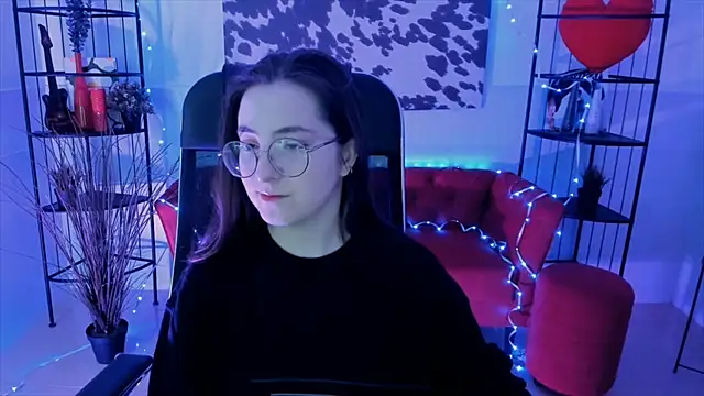 Snapshot of VirtuallVoyant chatting on 09.16.25 VirtuallVoyant online show from 09.16.25