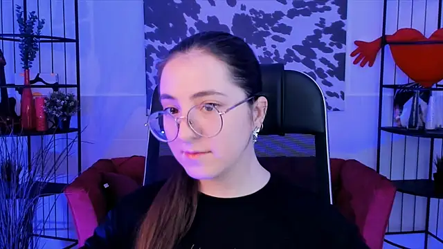 Snapshot of VirtuallVoyant chatting on 09.24.25 VirtuallVoyant online show from 09.24.25