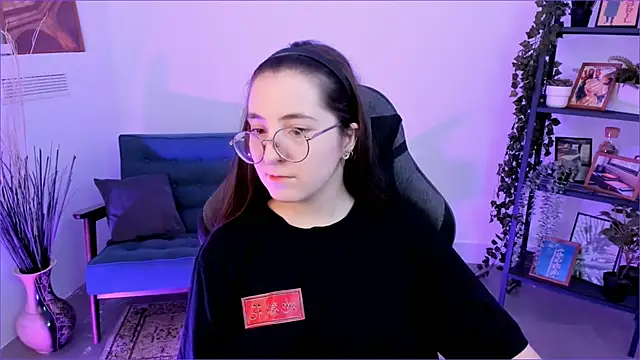 Snapshot of VirtuallVoyant chatting on 09.30.25 VirtuallVoyant online show from 09.30.25