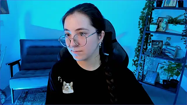 Snapshot of VirtuallVoyant chatting on 10.02.25 VirtuallVoyant online show from 10.02.25