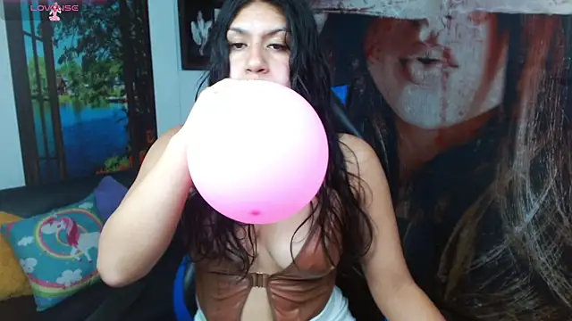 Snapshot of gigi_gilt_ chatting on 06.24.26 gigi gilt online show from 06.24.26