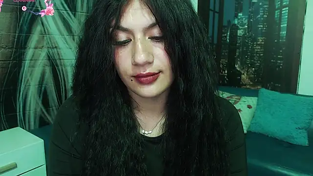 Snapshot of gigi_gilt_ chatting on 07.28.26 gigi gilt online show from 07.28.26