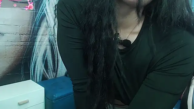 Snapshot of gigi_gilt_ chatting on 07.28.26 gigi gilt online show from 07.28.26