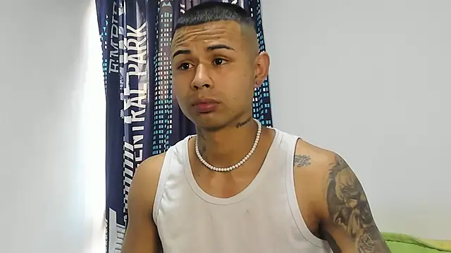 Snapshot of _Logan_Colton_ chatting on 10.22.25 Logan Colton online show from 10.22.25