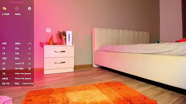 Clarity Yumi online show from 12.04.25