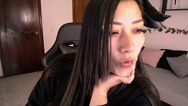 Mia 1120 online show from 10.07.25