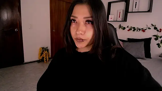 Mia 1120 online show from 10.20.25