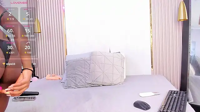 Skylar Smith  online show from 11.04.25