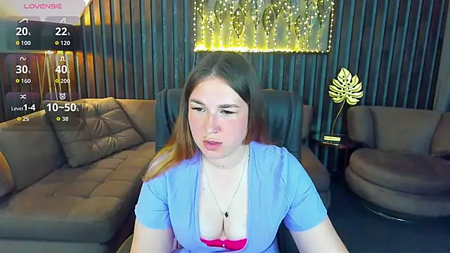 Snapshot of Sofii_darling chatting on 06.14.26 Sofii darling online show from 06.14.26