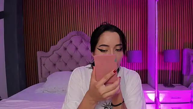 Snapshot of Starbutterflyy_ chatting on 11.04.25 Starbutterflyy online show from 11.04.25