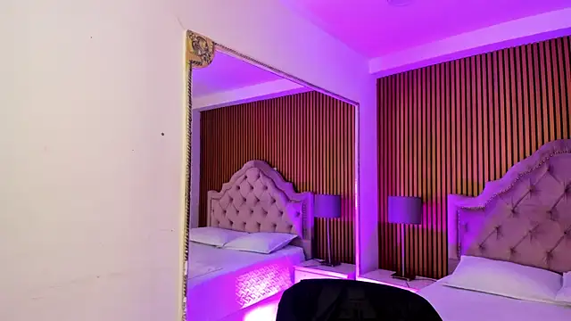 Snapshot of Starbutterflyy_ chatting on 11.12.25 Starbutterflyy online show from 11.12.25