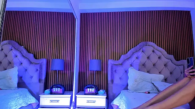 Snapshot of Starbutterflyy_ chatting on 11.13.25 Starbutterflyy online show from 11.13.25