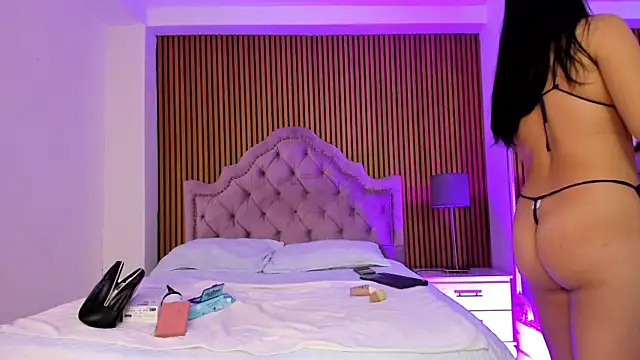 Snapshot of Starbutterflyy_ chatting on 11.17.25 Starbutterflyy online show from 11.17.25