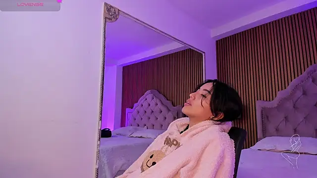 Snapshot of Starbutterflyy_ chatting on 11.29.25 Starbutterflyy online show from 11.29.25