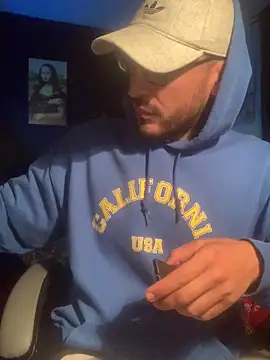 Snapshot of malek_xarx_ chatting on 12.20.25 malek xarx online show from 12.20.25