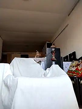 Snapshot of Jhoan_Simply chatting on 12.13.25 Jhoan Simply online show from 12.13.25