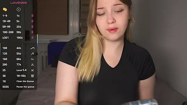 Snapshot of CuteSharloti chatting on 10.16.25 CuteSharloti online show from 10.16.25