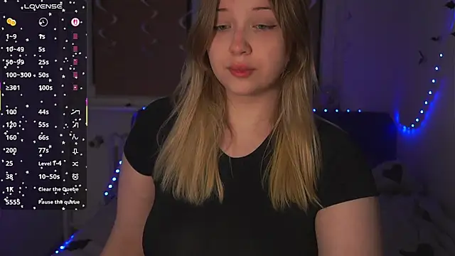 Snapshot of CuteSharloti chatting on 11.22.25 CuteSharloti online show from 11.22.25