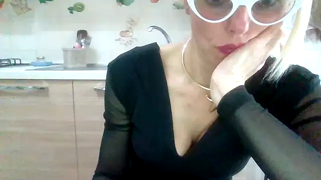 Kelly80 online show from 04.26.26