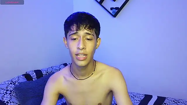 Snapshot of Danny_cute_05 chatting on 10.03.25 Danny cute 05 online show from 10.03.25