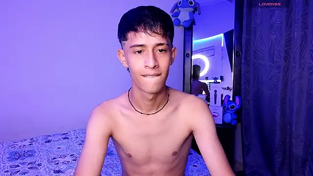 Snapshot of Danny_cute_05 chatting on 10.09.25 Danny cute 05 online show from 10.09.25