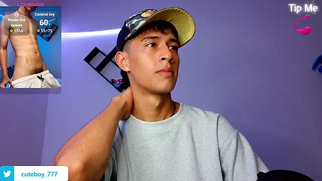 Snapshot of Danny_cute_05 chatting on 10.14.25 Danny cute 05 online show from 10.14.25