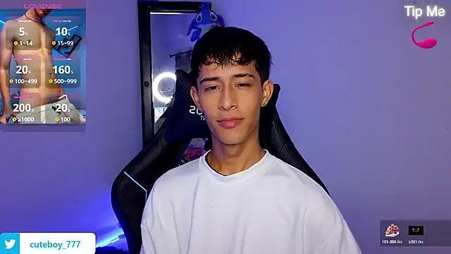 Snapshot of Danny_cute_05 chatting on 10.21.25 Danny cute 05 online show from 10.21.25