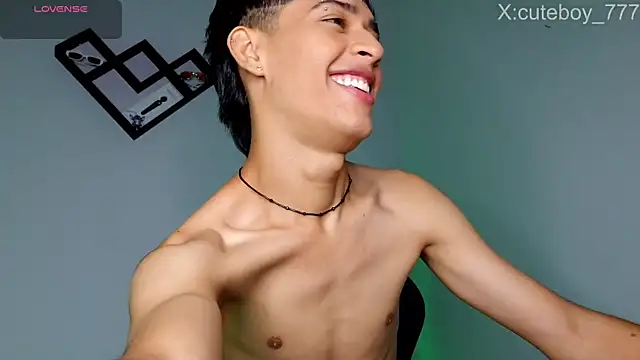 Snapshot of Danny_cute_05 chatting on 11.12.25 Danny cute 05 online show from 11.12.25