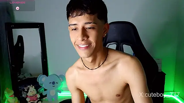 Snapshot of Danny_cute_05 chatting on 11.29.25 Danny cute 05 online show from 11.29.25