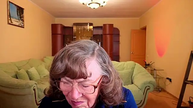 Betty Brick online show from 12.21.25