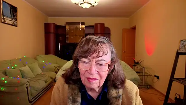 Snapshot of Betty_Brick chatting on 12.22.25 Betty Brick online show from 12.22.25